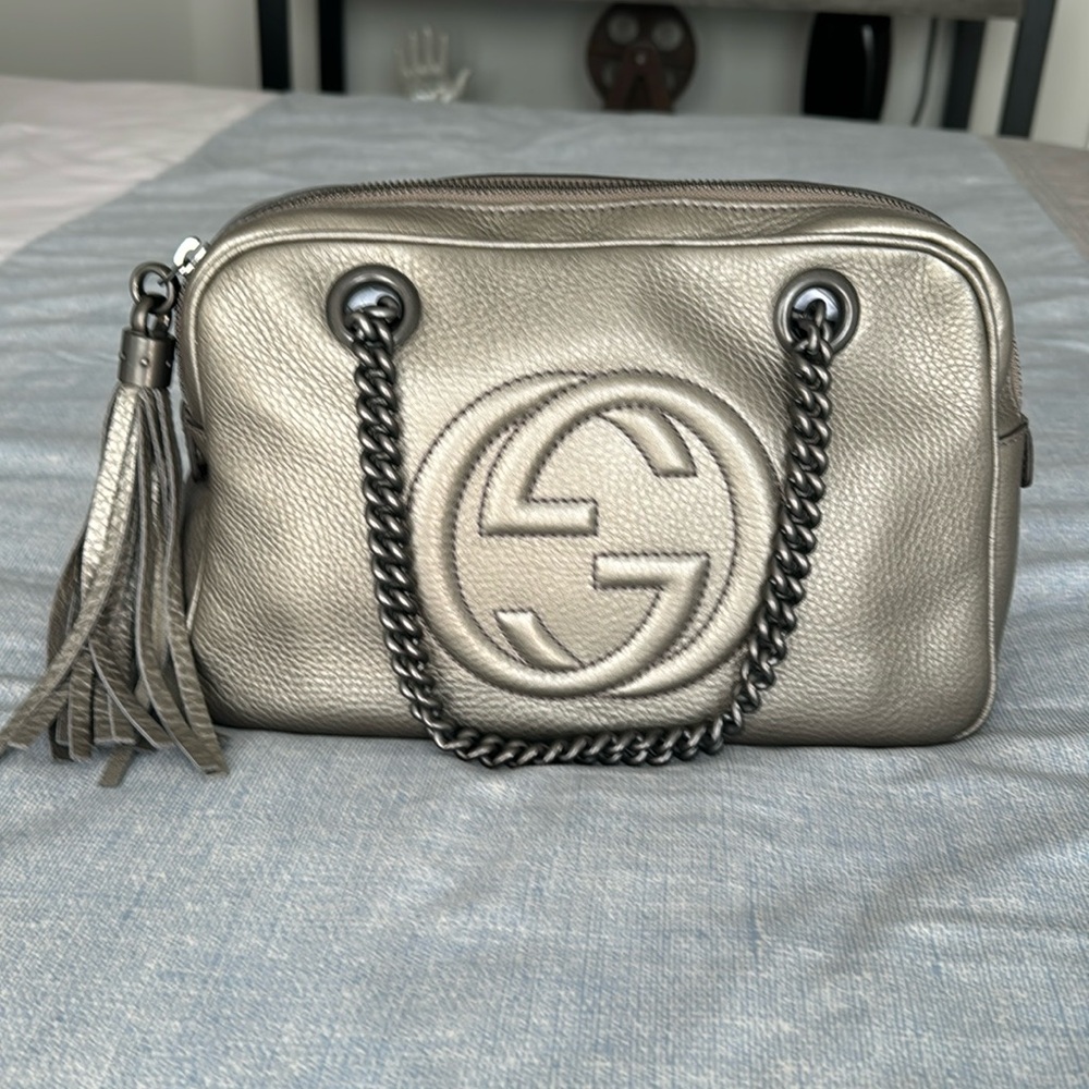 NWOT Gucci Olive gray metallic handbag with slate chain and tassel